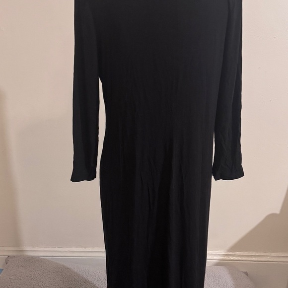 Elegant Black Dress - Picture 1 of 4